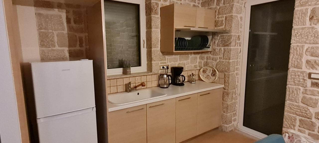 Πέτρα, Ελιά Και Λεβάντα Villa Tolo Exterior photo