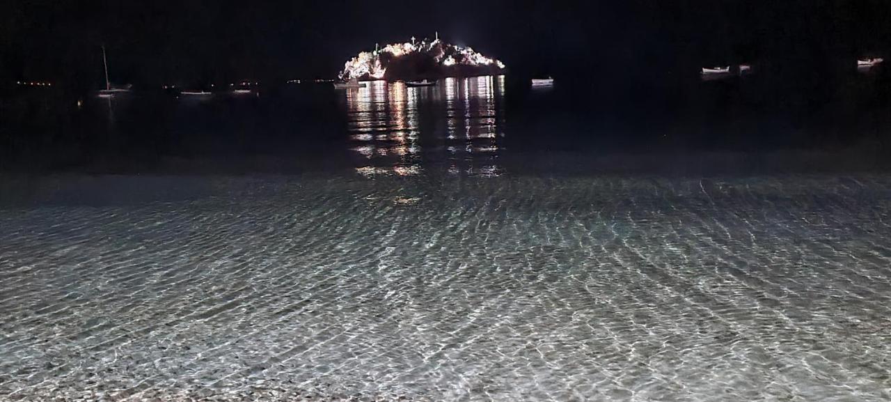 Πέτρα, Ελιά Και Λεβάντα Villa Tolo Exterior photo